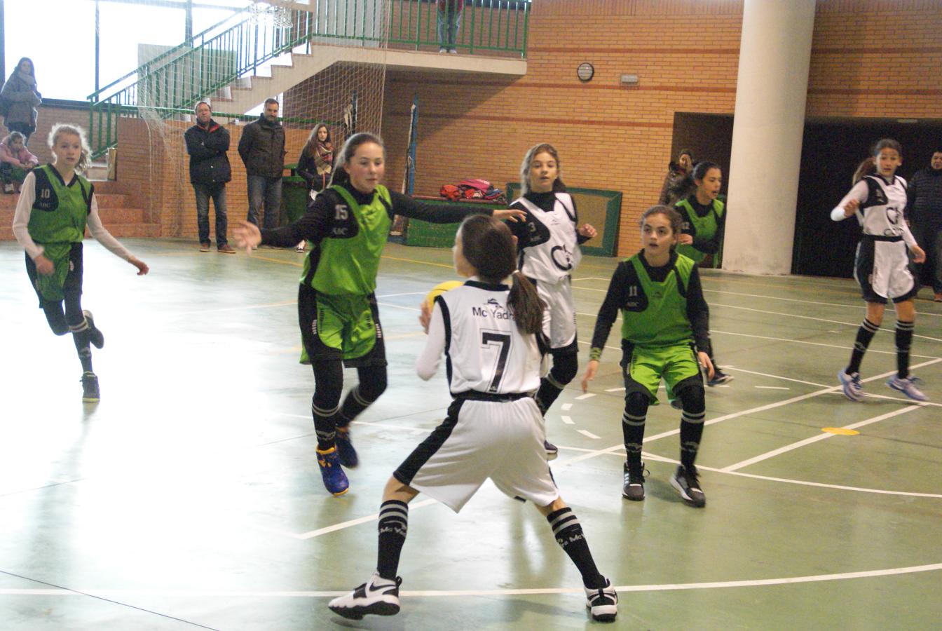 Las mejores imágenes del encuentro de baloncesto alevín femenino entre COIN &quot;A&quot; y Sagrada Familia Jorge Juan