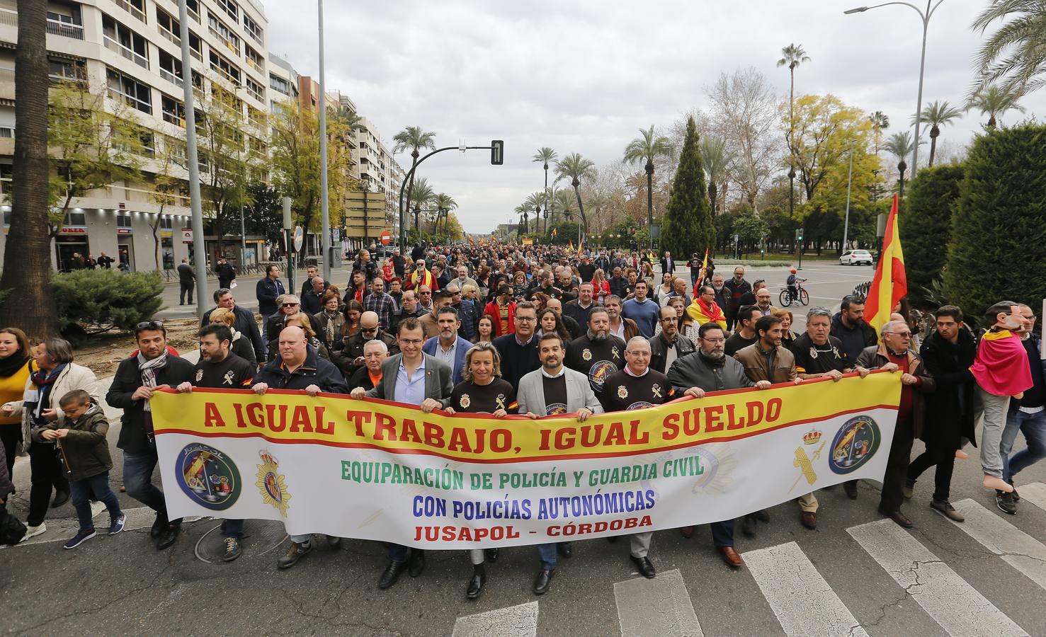 La manifestación de Córdoba por la equiparación salarial de policías y guardias civiles, en imágenes