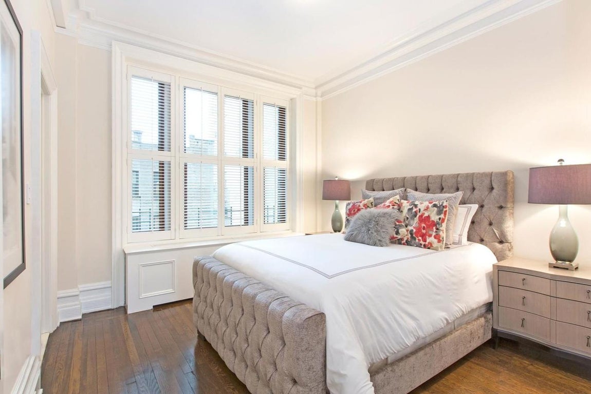 Dormitorio principal. En este dormitorio dormían Willis y su pareja, Emma Hemming. La familia se compró el piso hace apenas dos años, pero sus compromisos profesionales los mantienen el Los Ángeles durante la mayor parte del año