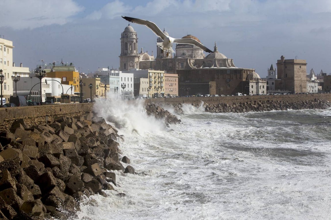 FOTOS: &#039;Emma&#039; castiga a Cádiz con una fuerza desconocida
