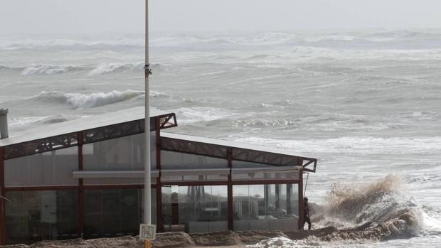 Las impresionantes imágenes que deja el temporal de lluvia y viento en Sevilla, Huelva y Cádiz