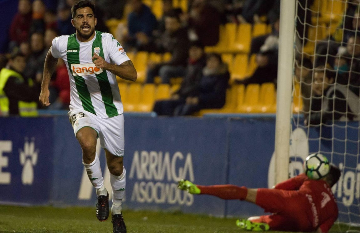 Nueva remontada blanquiverde. El Córdoba CF levanta el gol inicial de Asdruval con los tantos de Narváez y Aythami