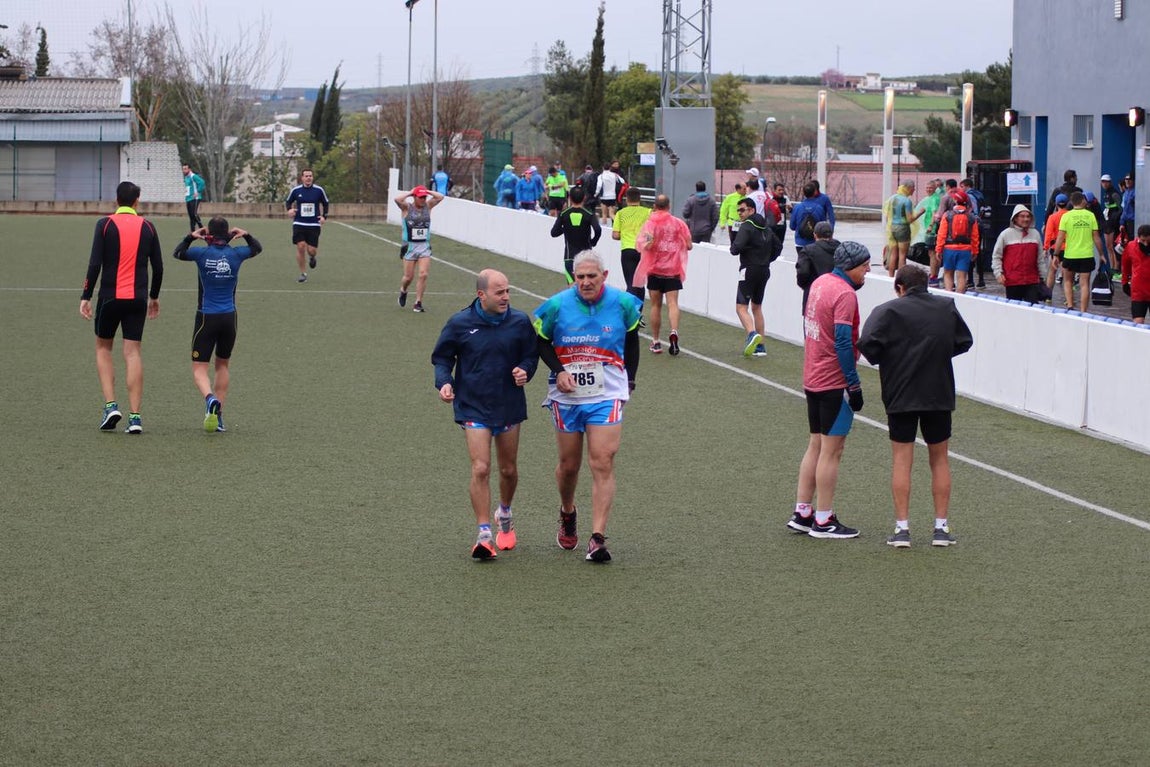 La lluviosa Media Maratón de Lucena, en imágenes