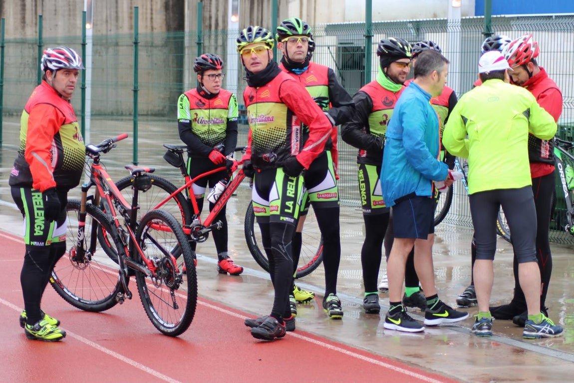 La lluviosa Media Maratón de Lucena, en imágenes
