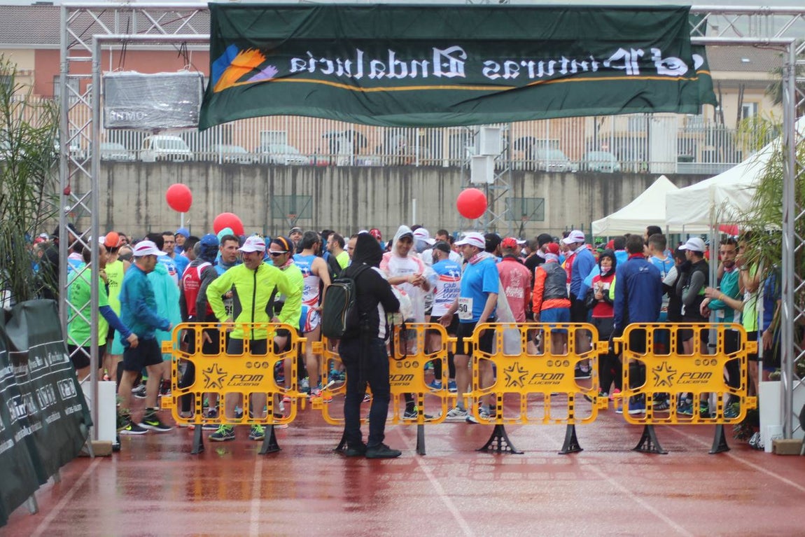 La lluviosa Media Maratón de Lucena, en imágenes
