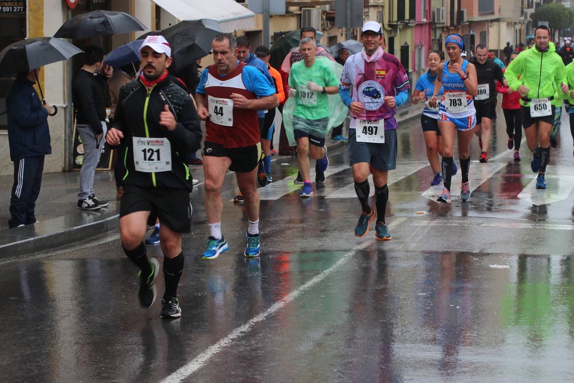 La lluviosa Media Maratón de Lucena, en imágenes