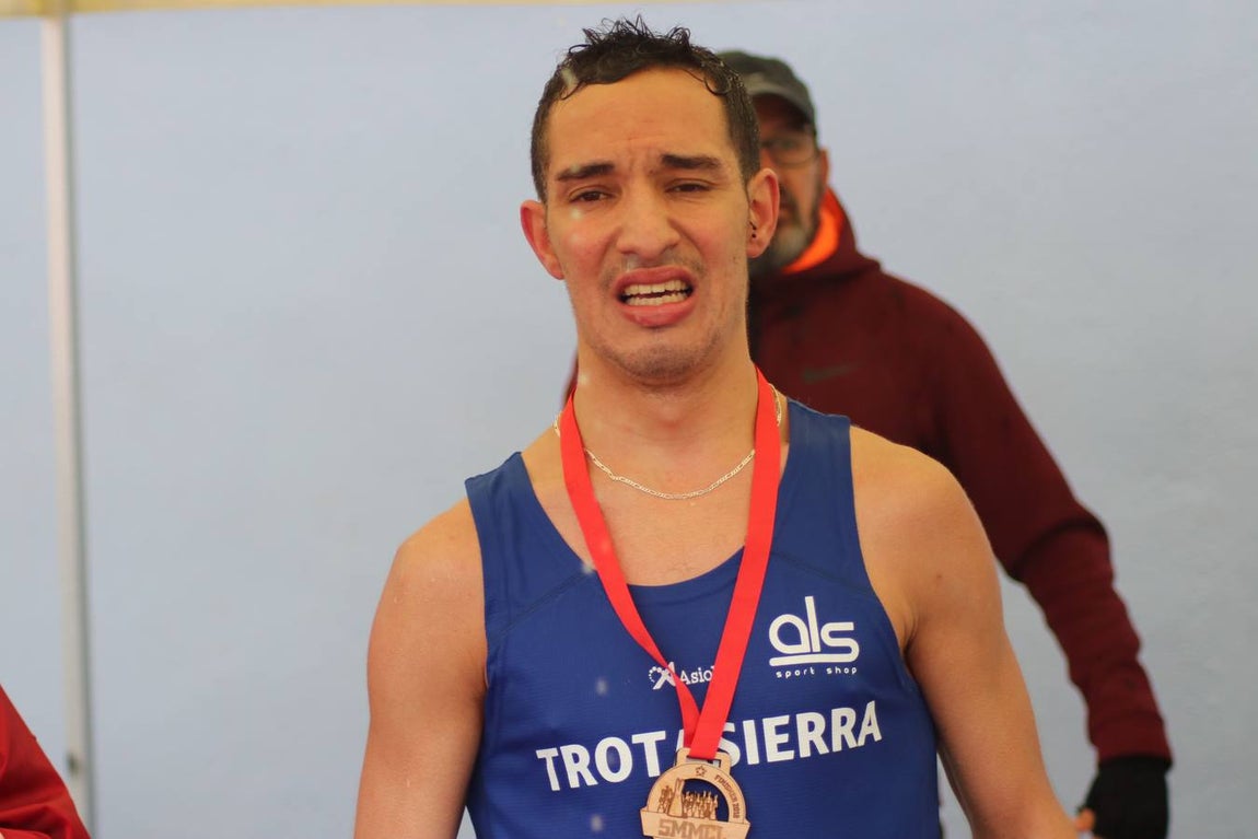 La lluviosa Media Maratón de Lucena, en imágenes