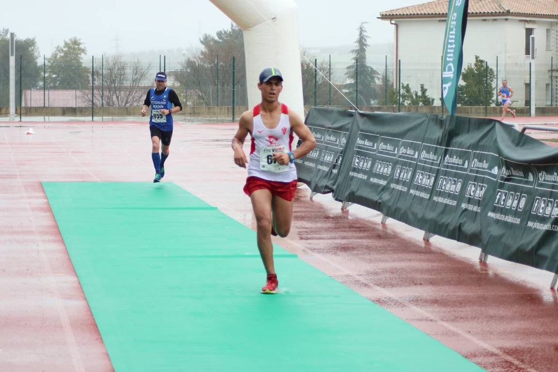 La lluviosa Media Maratón de Lucena, en imágenes