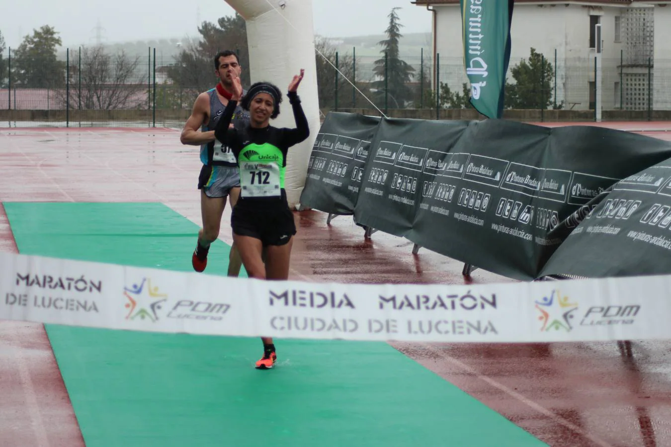 La lluviosa Media Maratón de Lucena, en imágenes