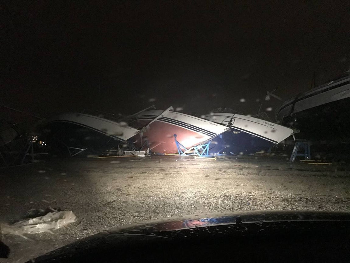 Un tornado arrasa Puerto Sherry