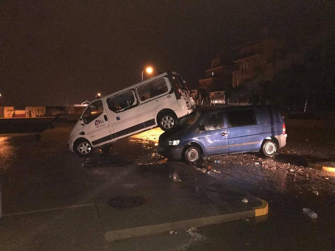 Un tornado arrasa Puerto Sherry