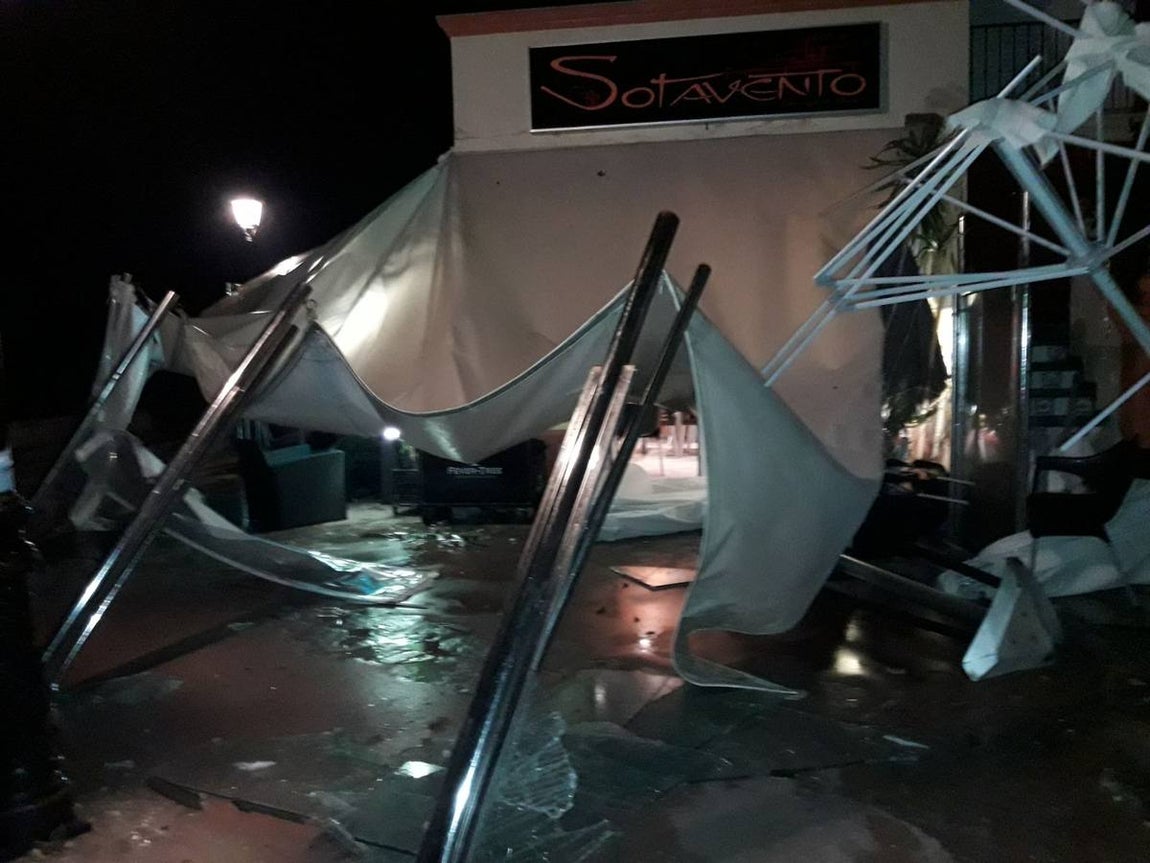 Un tornado arrasa Puerto Sherry