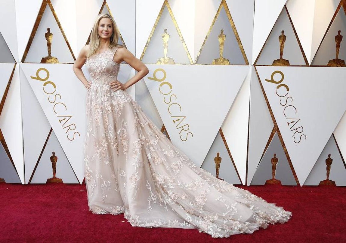 Espectacular Mira Sorvino en la alfombra roja. 