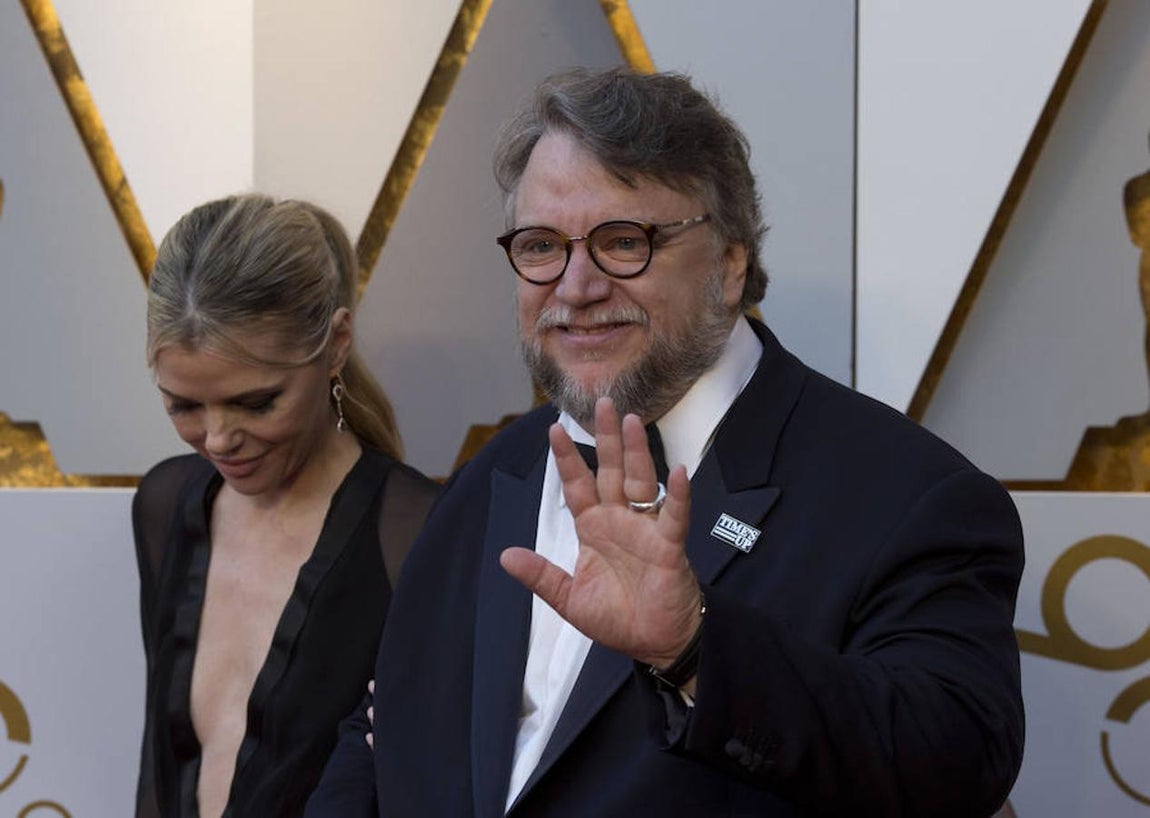 Guillermo del Toro, favorito a mejor director, con la chapa de Times Up. 