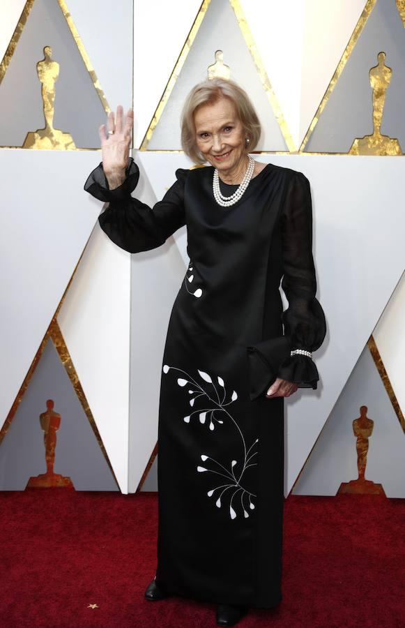 Eva Marie Sant en la alfombra roja de los Oscar 2018. 