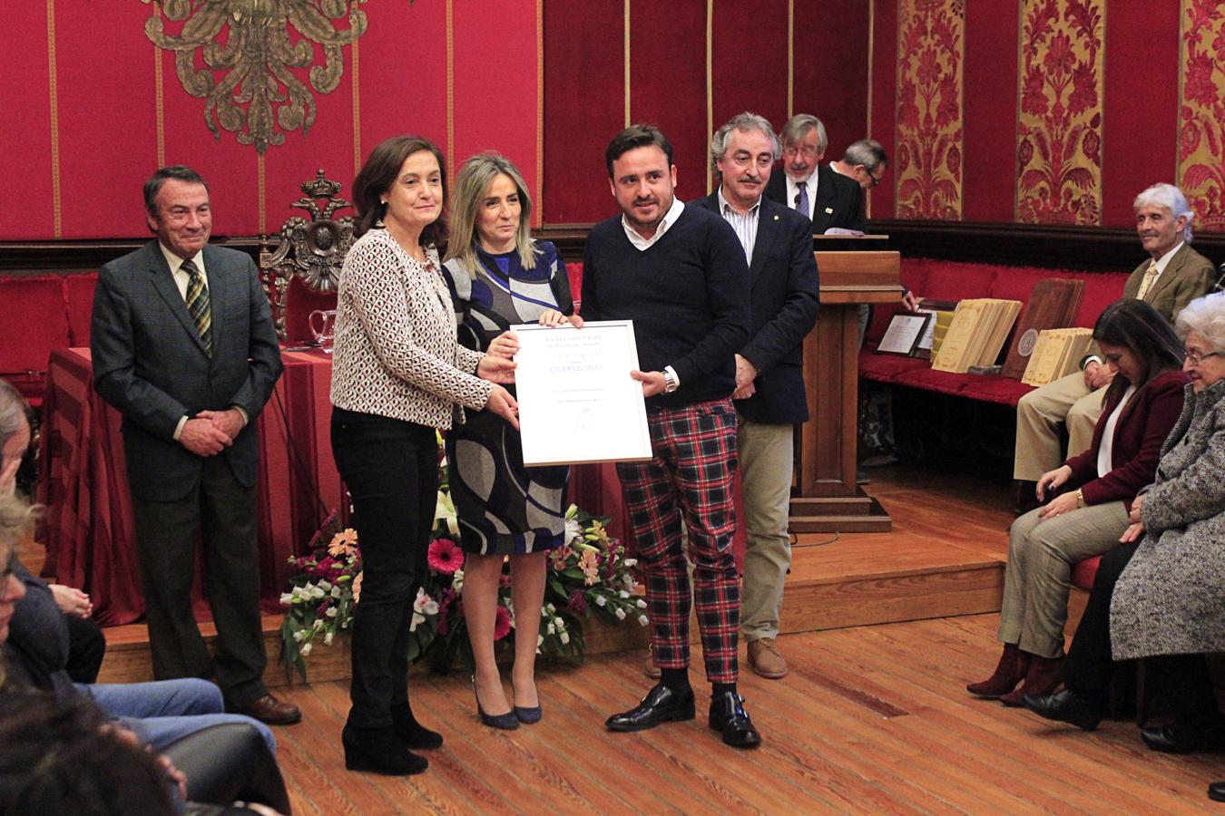 Mención honorífica a la conservación de elementos patrimoniales, que otorga la Real Fundación de Toledo: patio de la Plaza Amador de los Ríos, 2, de la Comunidad de Propietarios.. 