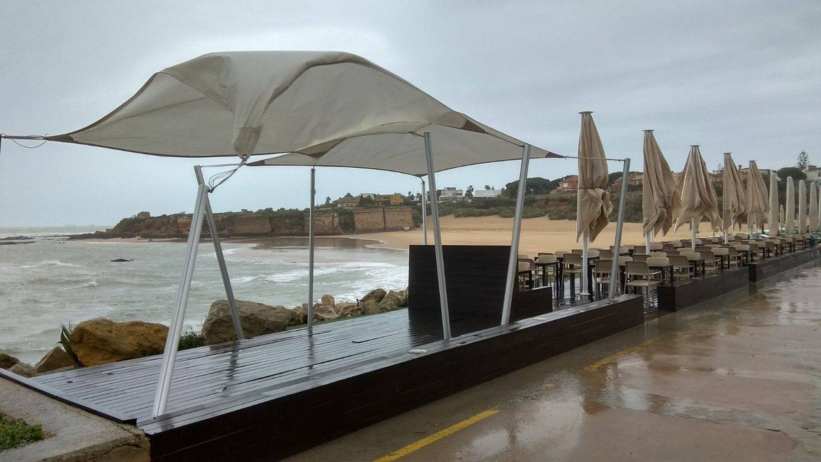 Así amanece Puerto Sherry tras el tornado