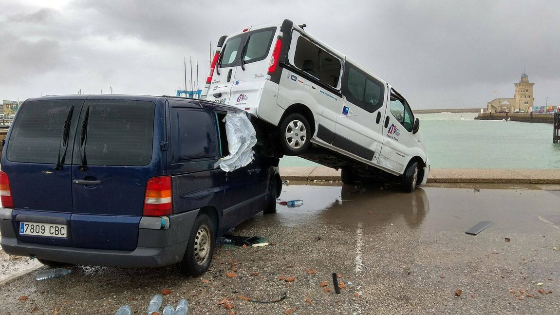 Así amanece Puerto Sherry tras el tornado