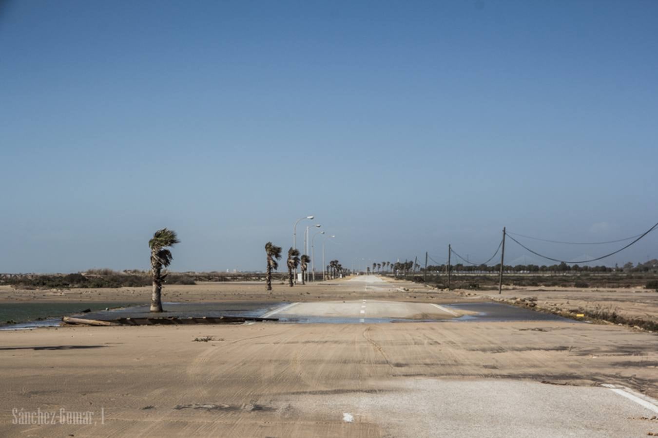 La playa de Camposoto en San Fernando tras el temporal