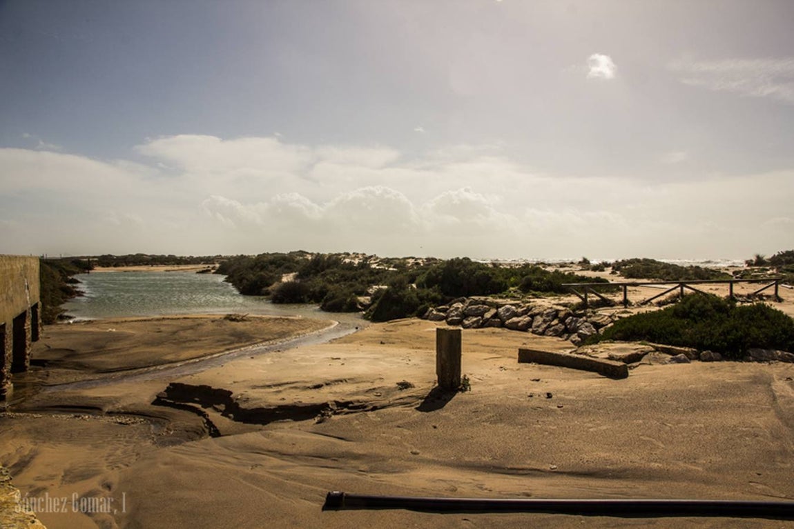 La playa de Camposoto en San Fernando tras el temporal