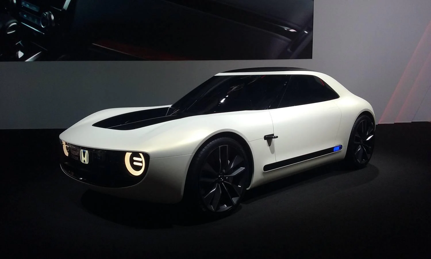 Honda también expone el Sports EV Concept que anticipa cómo serán los vehículos eléctricos deportivos en el futuro. 