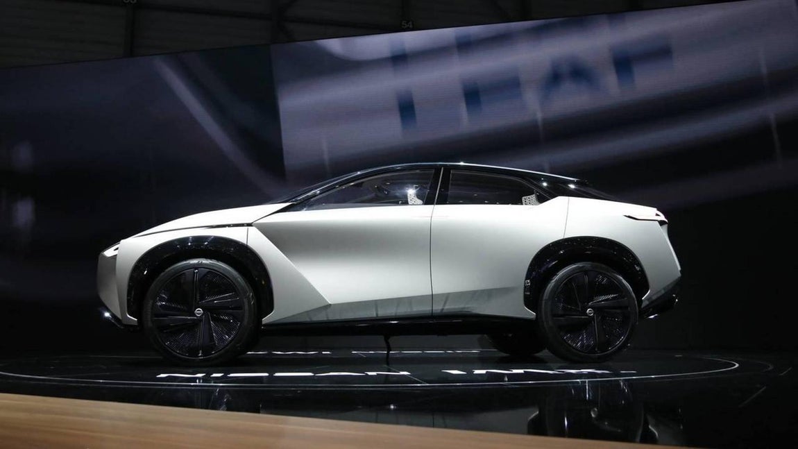 El Nissan IMx supone un avance del futuro de la Movilidad Inteligente Nissan. La tecnología B2V interpreta las señales del cerebro del conductor para ayudarle y para ayudar a los sistemas autónomos y manuales del vehículo a aprender de él. 