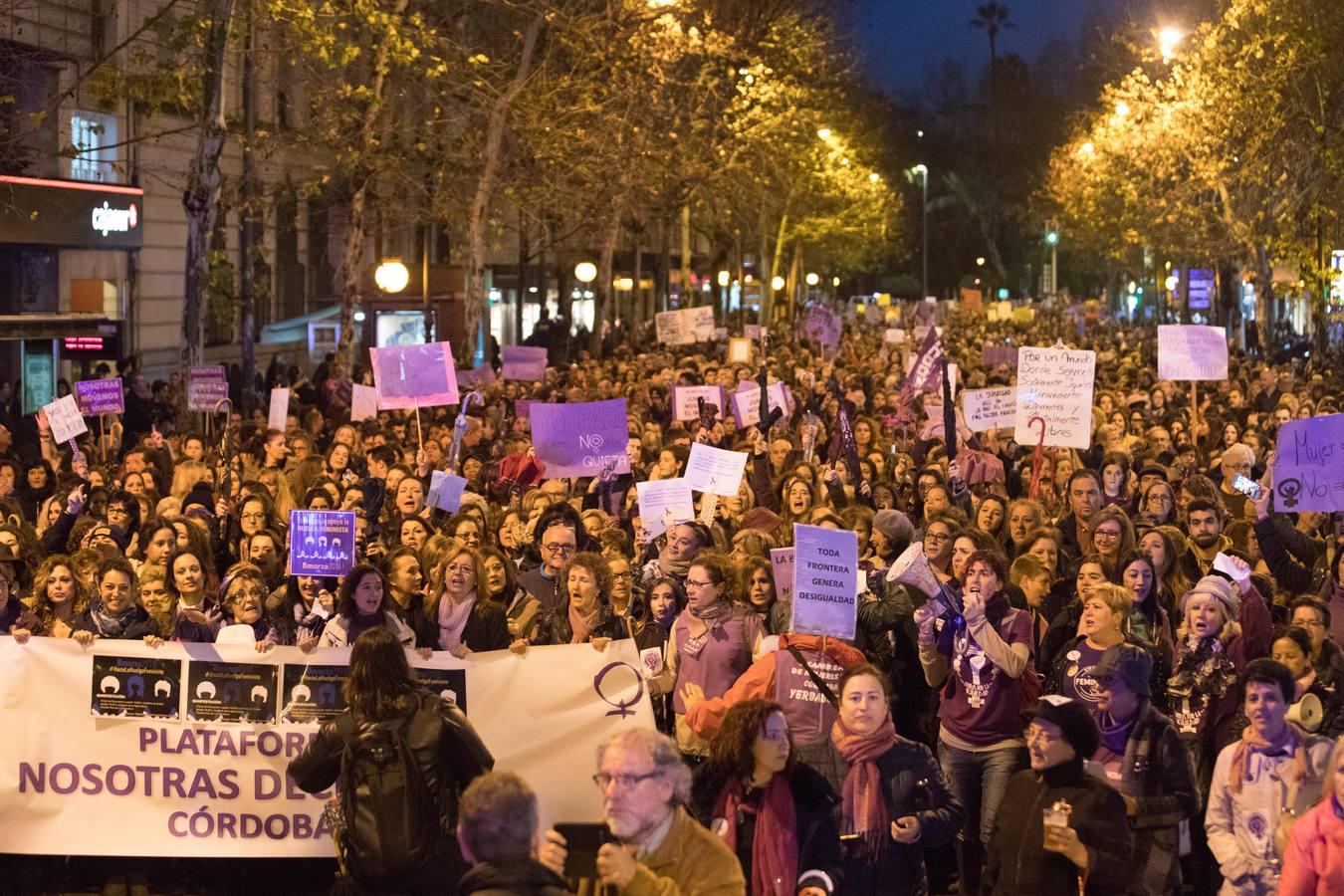 En imágenes, la multitudinaria manifestación feminista en Córdoba