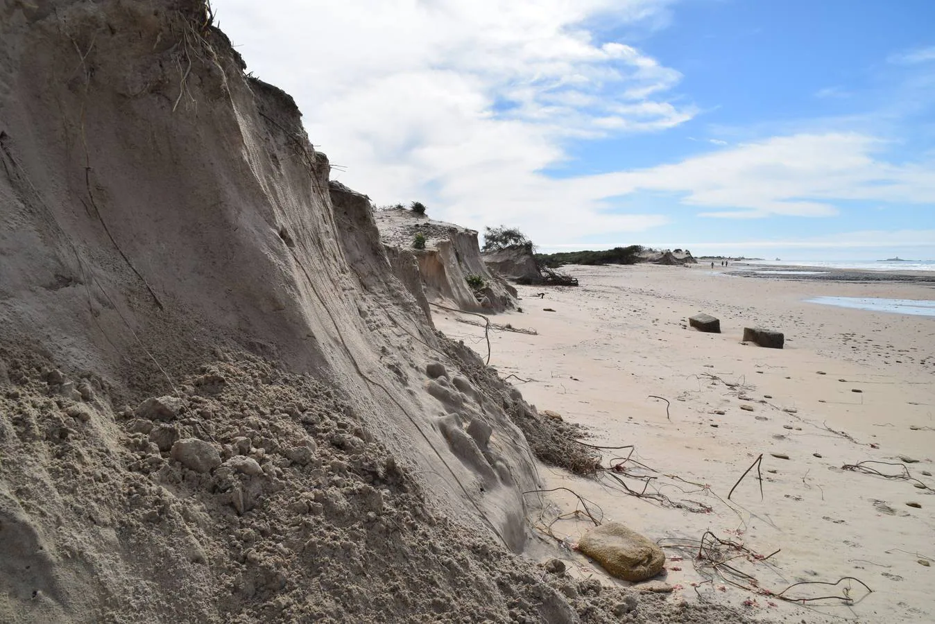 FOTOS: Así ha quedado la playa de Camposoto en San Fernando