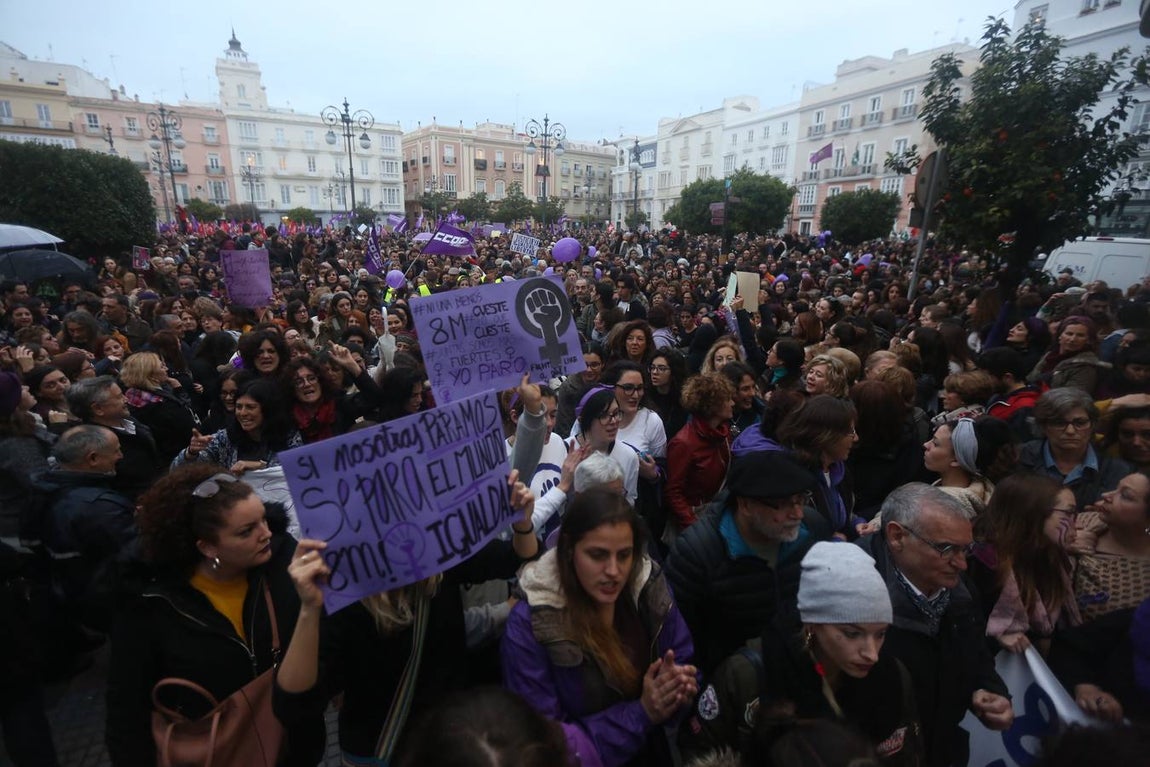 FOTOS: Marcha masiva en Cádiz por el Día Internacional de la Mujer