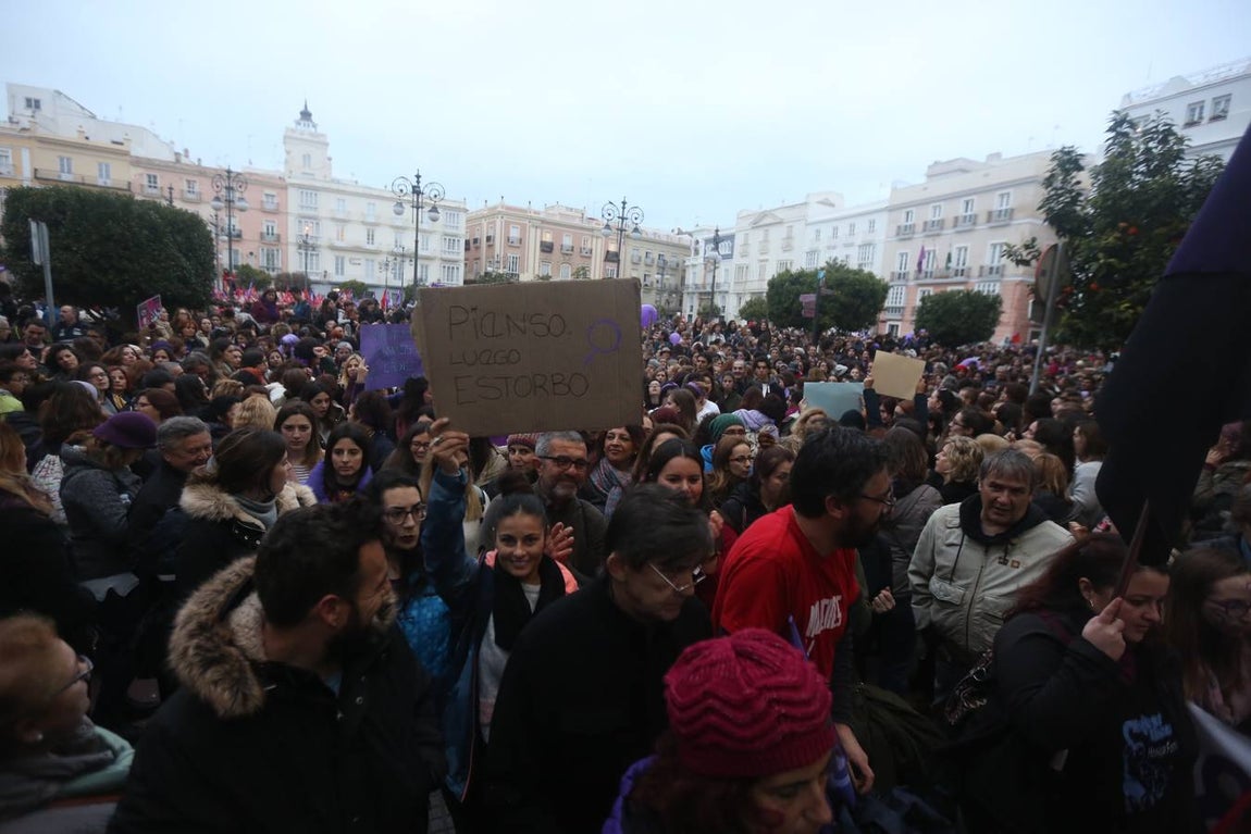 FOTOS: Marcha masiva en Cádiz por el Día Internacional de la Mujer