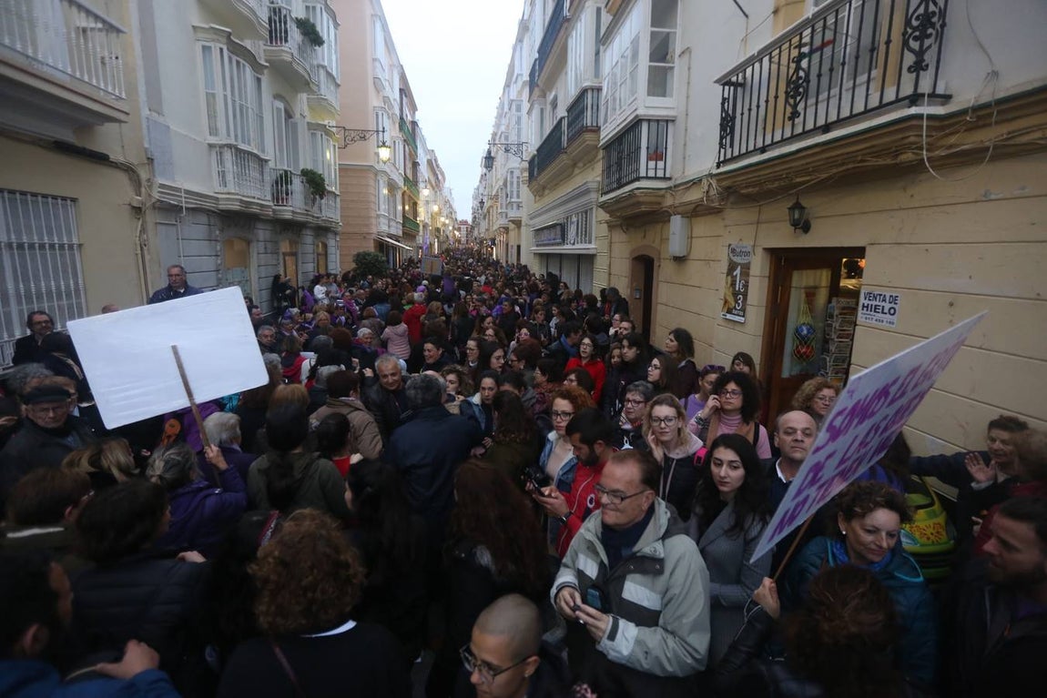 FOTOS: Marcha masiva en Cádiz por el Día Internacional de la Mujer