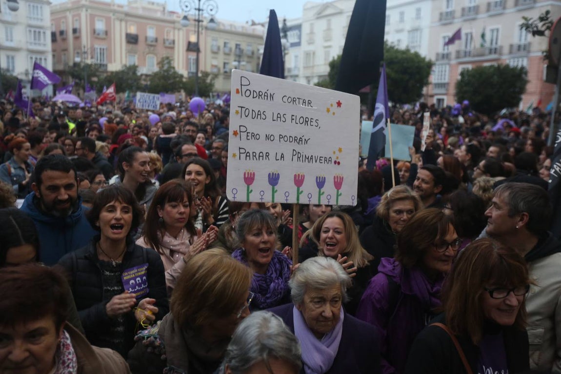FOTOS: Marcha masiva en Cádiz por el Día Internacional de la Mujer