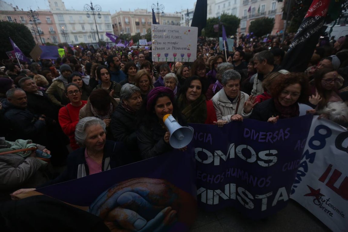 FOTOS: Marcha masiva en Cádiz por el Día Internacional de la Mujer