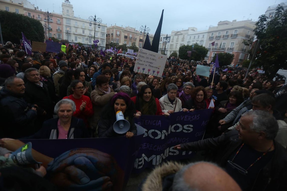 FOTOS: Marcha masiva en Cádiz por el Día Internacional de la Mujer