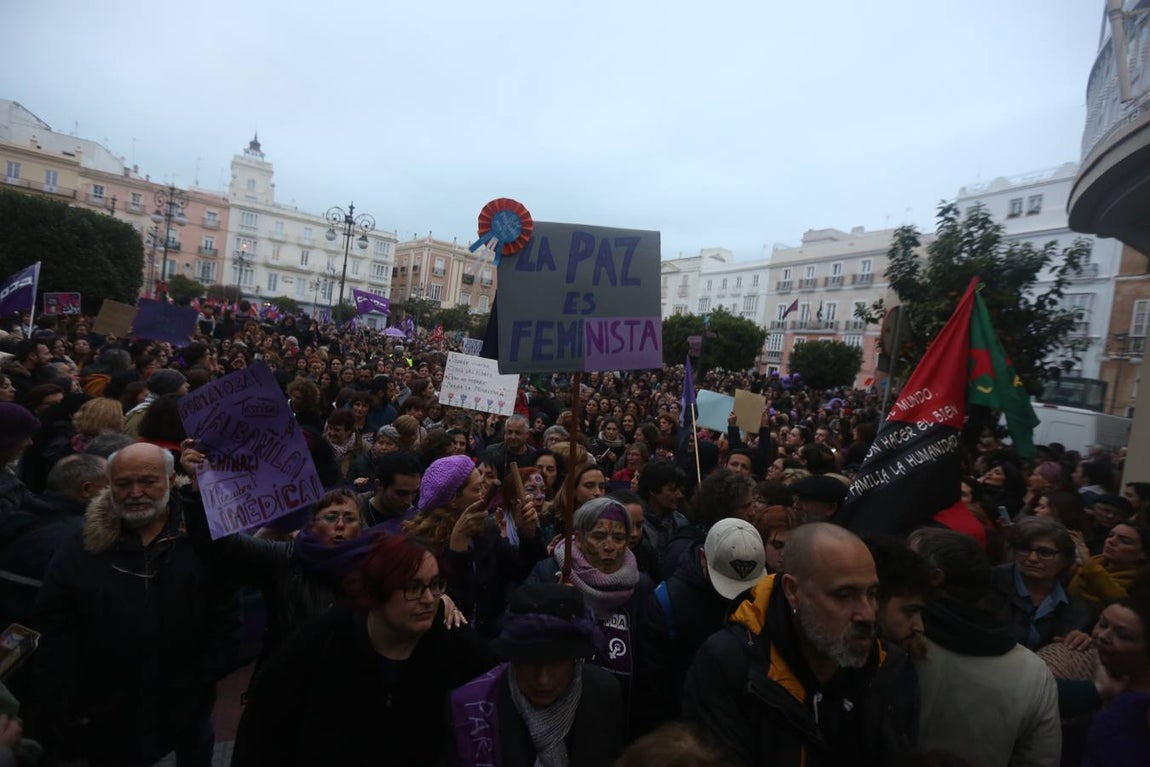 FOTOS: Marcha masiva en Cádiz por el Día Internacional de la Mujer