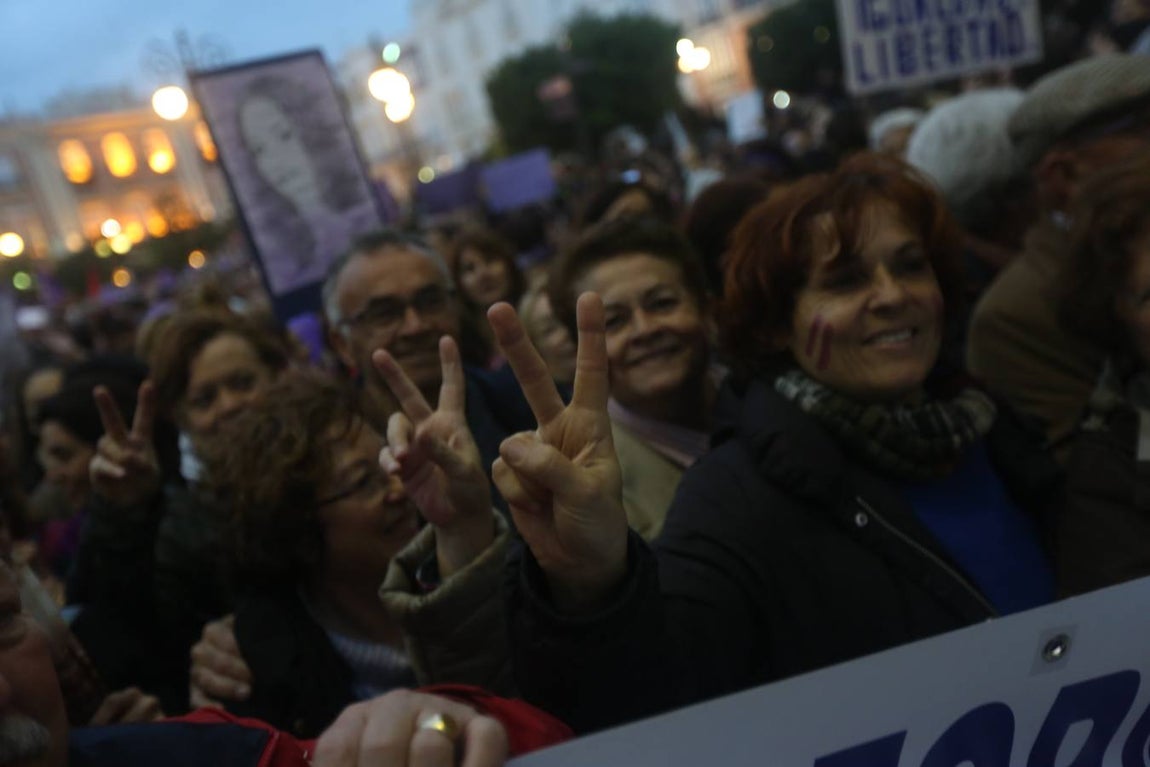 FOTOS: Marcha masiva en Cádiz por el Día Internacional de la Mujer