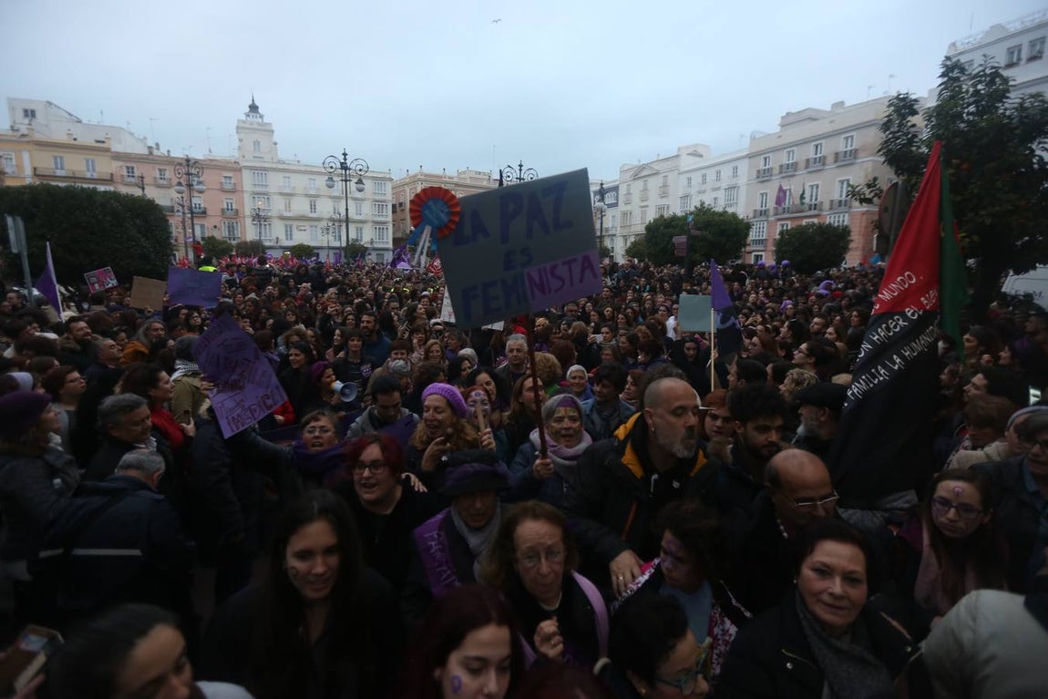 FOTOS: Marcha masiva en Cádiz por el Día Internacional de la Mujer