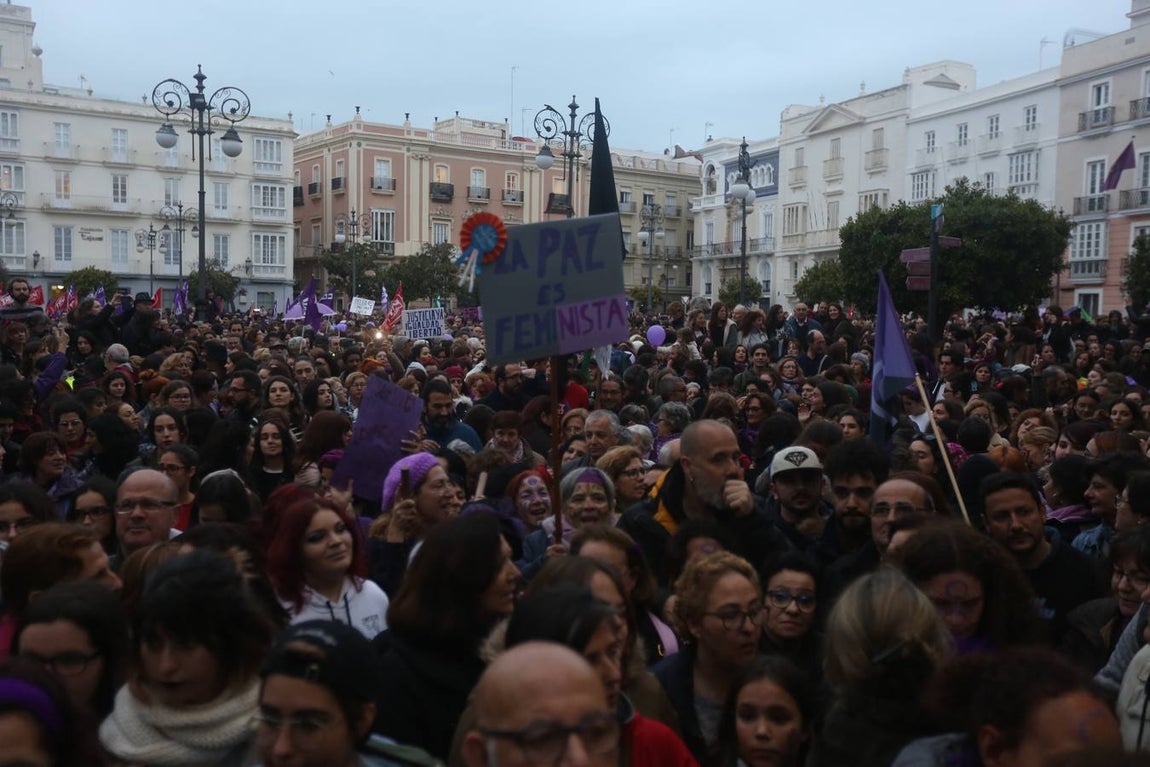 FOTOS: Marcha masiva en Cádiz por el Día Internacional de la Mujer