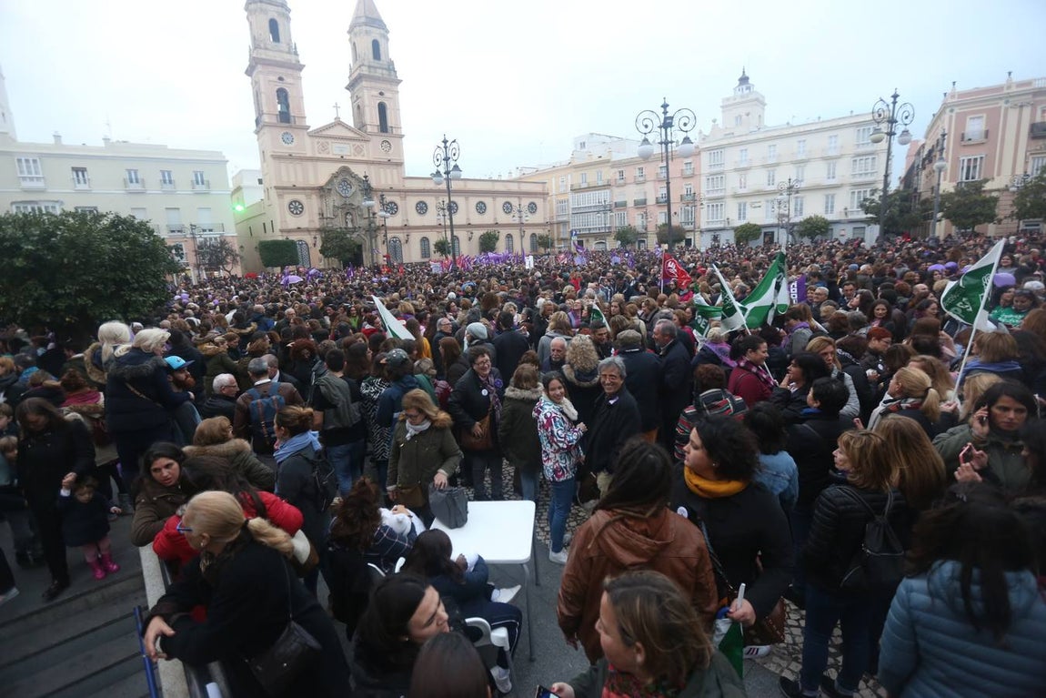 FOTOS: Marcha masiva en Cádiz por el Día Internacional de la Mujer
