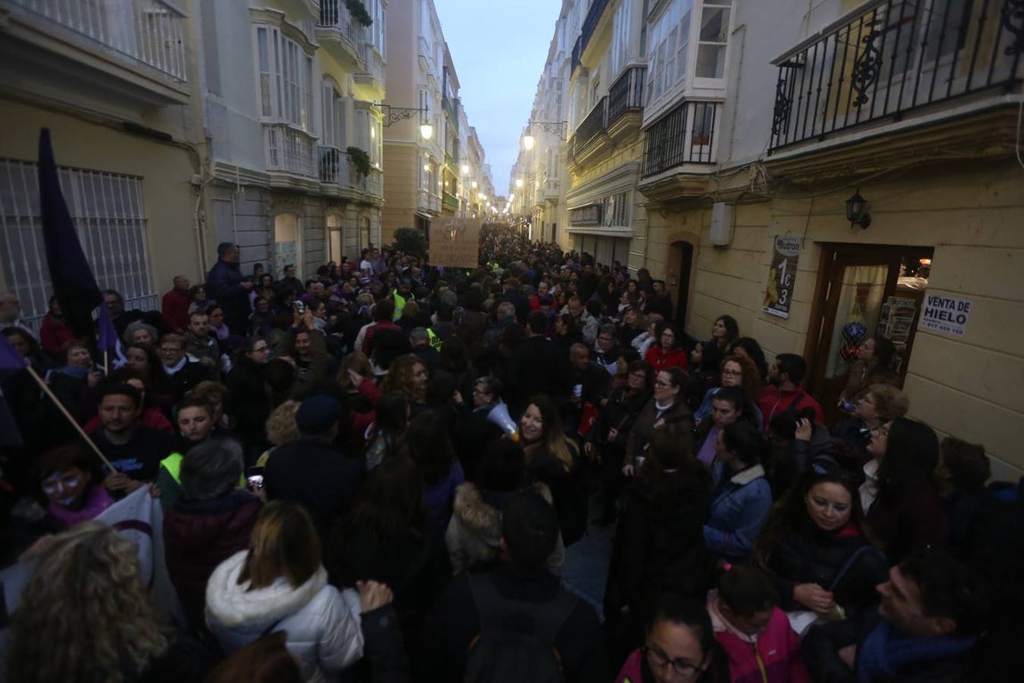 FOTOS: Marcha masiva en Cádiz por el Día Internacional de la Mujer