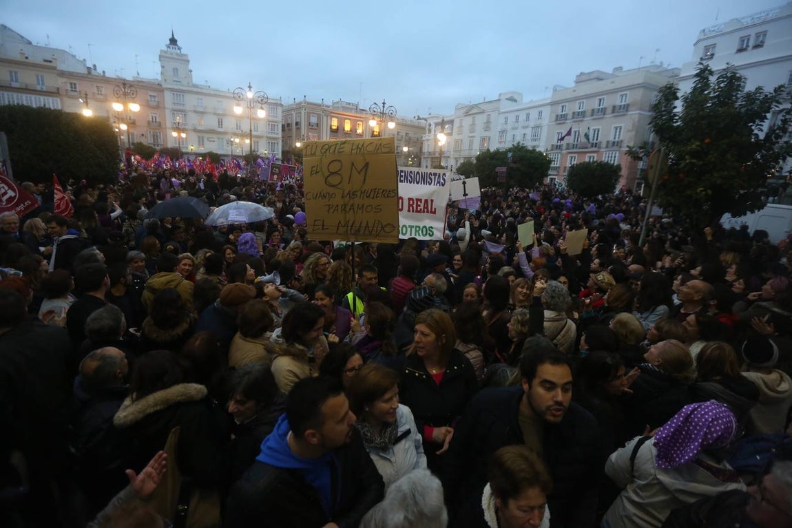 FOTOS: Marcha masiva en Cádiz por el Día Internacional de la Mujer
