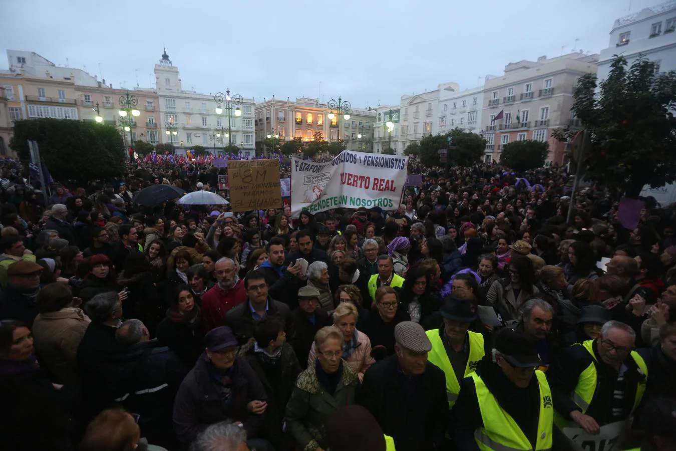 FOTOS: Marcha masiva en Cádiz por el Día Internacional de la Mujer
