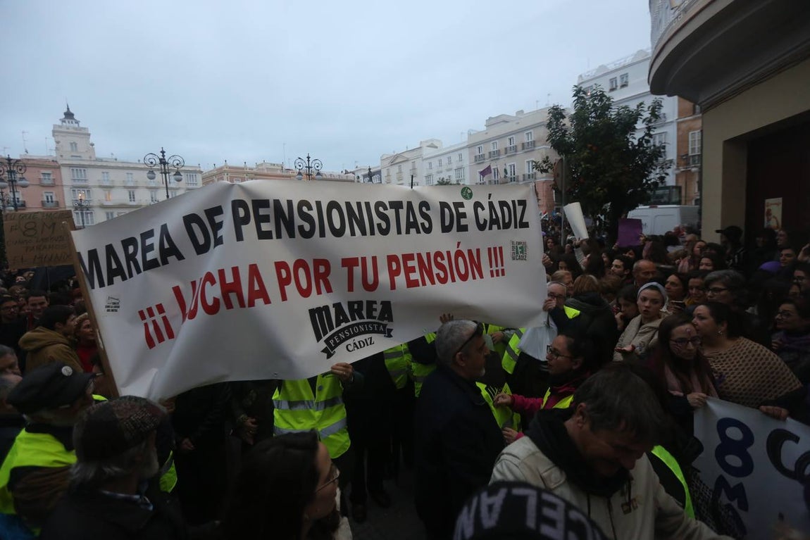 FOTOS: Marcha masiva en Cádiz por el Día Internacional de la Mujer