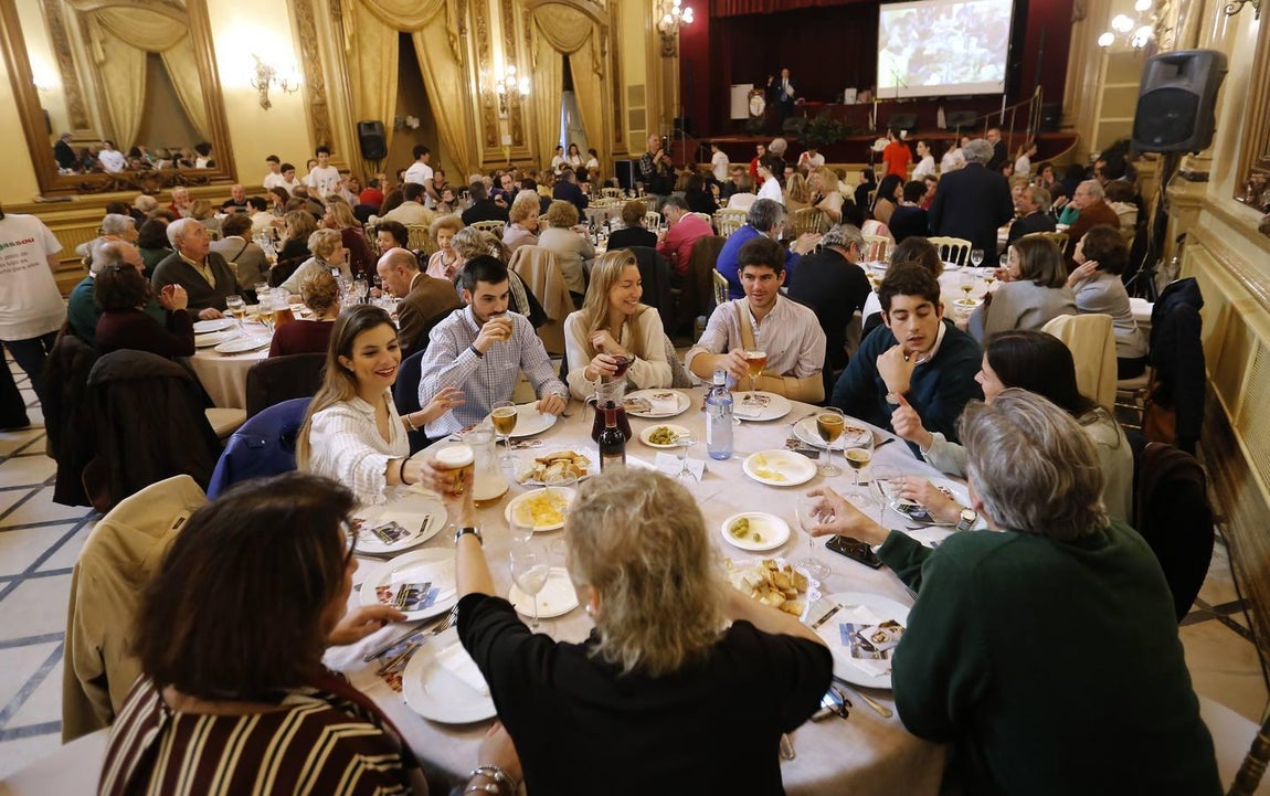 La comida benéfica de la Fundación Bangassou en Córdoba, en imágenes