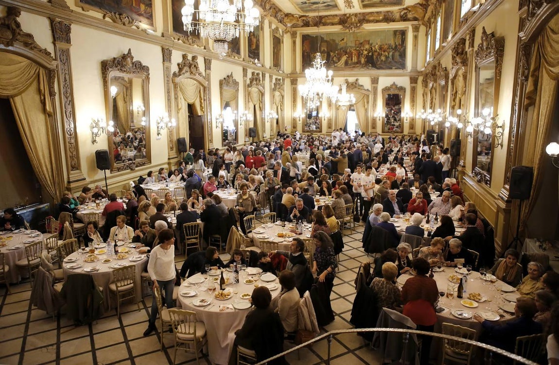 La comida benéfica de la Fundación Bangassou en Córdoba, en imágenes