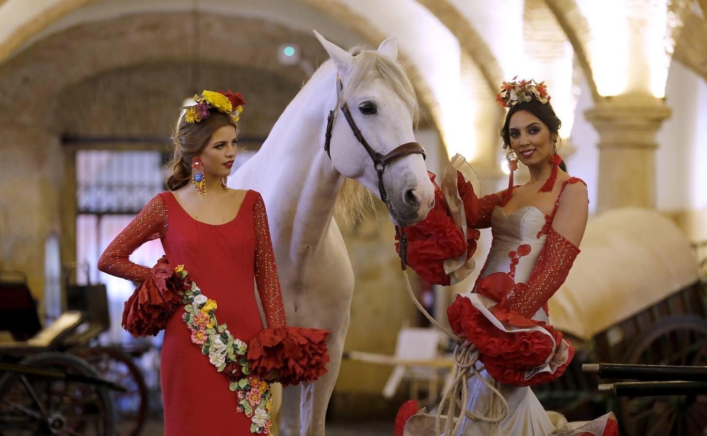 En imágenes, el desfile de moda flamenca en las Caballerizas Reales de Córdoba