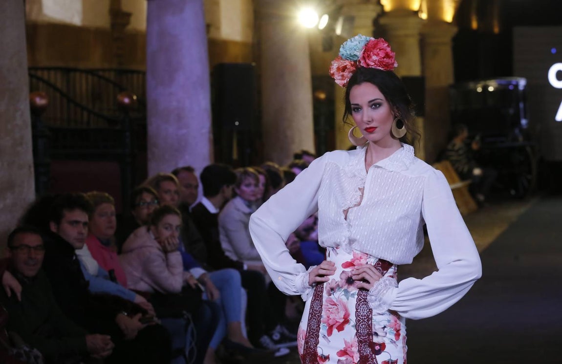 En imágenes, el desfile de moda flamenca en las Caballerizas Reales de Córdoba