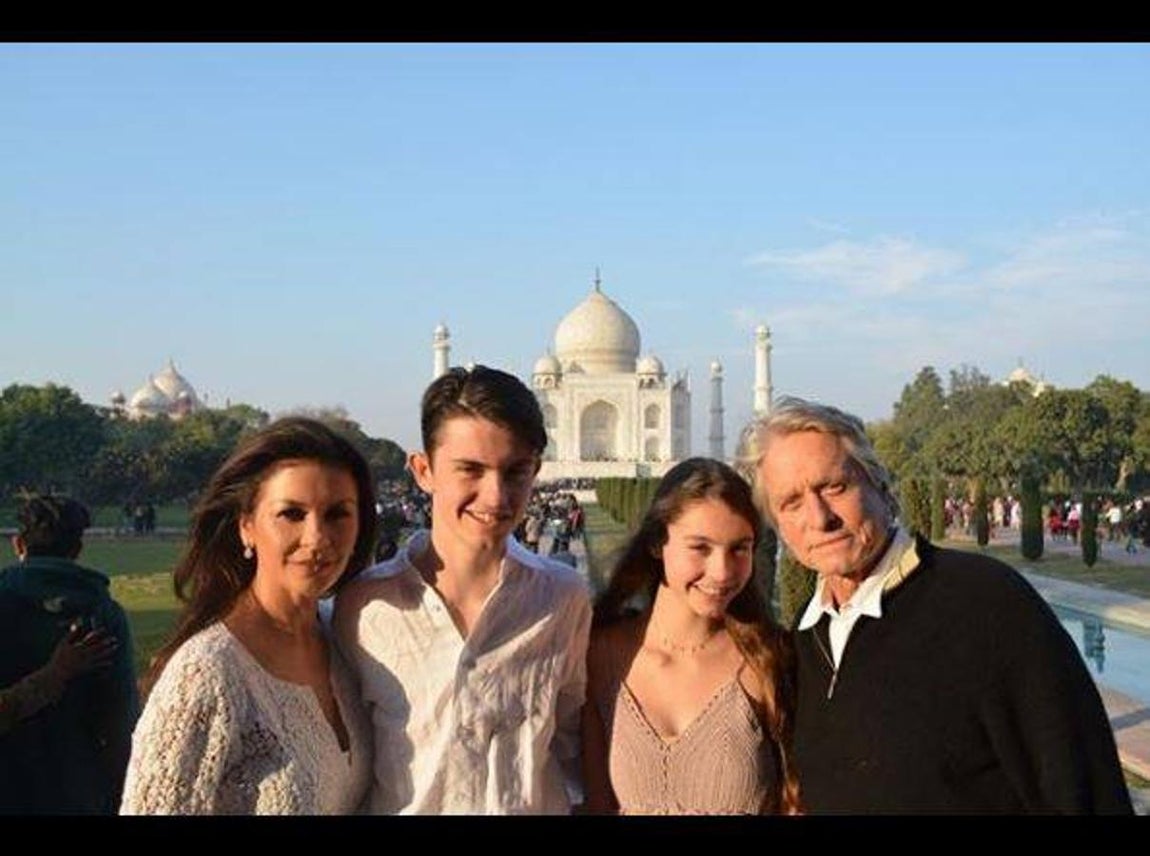 Catherine Zeta-Jones, Michael Douglas y sus hijos. 
