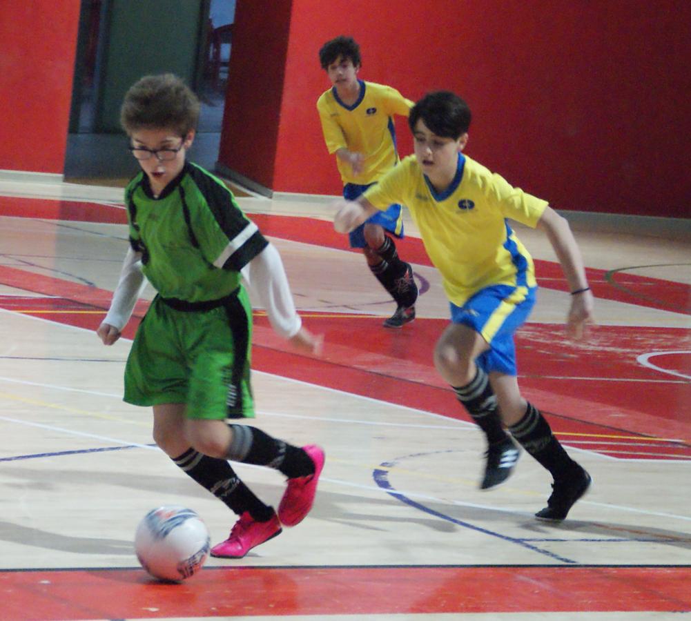 Las mejores imágenes del partido de fútbol sala entre Decroly y Jesús Maestro &quot;B&quot;