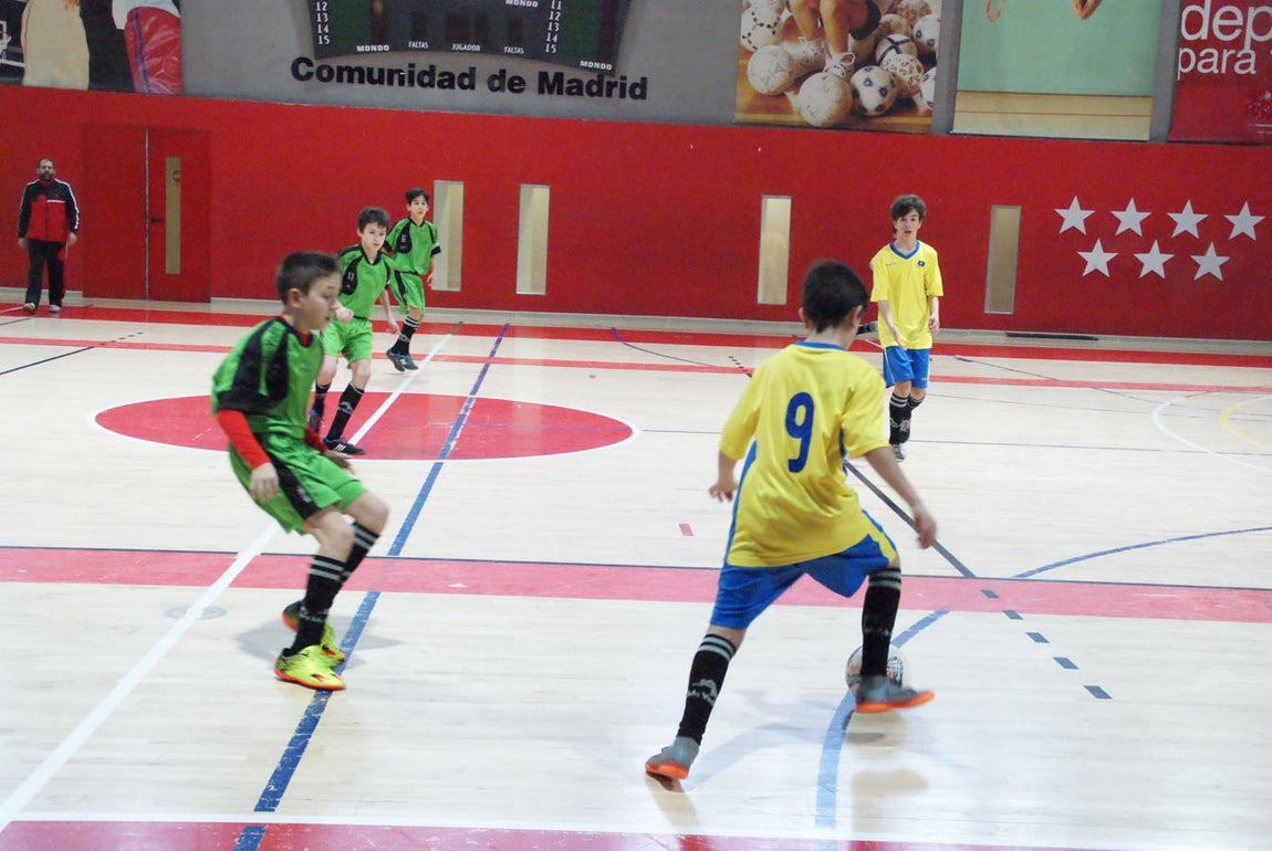 Las mejores imágenes del partido de fútbol sala entre Decroly y Jesús Maestro &quot;B&quot;